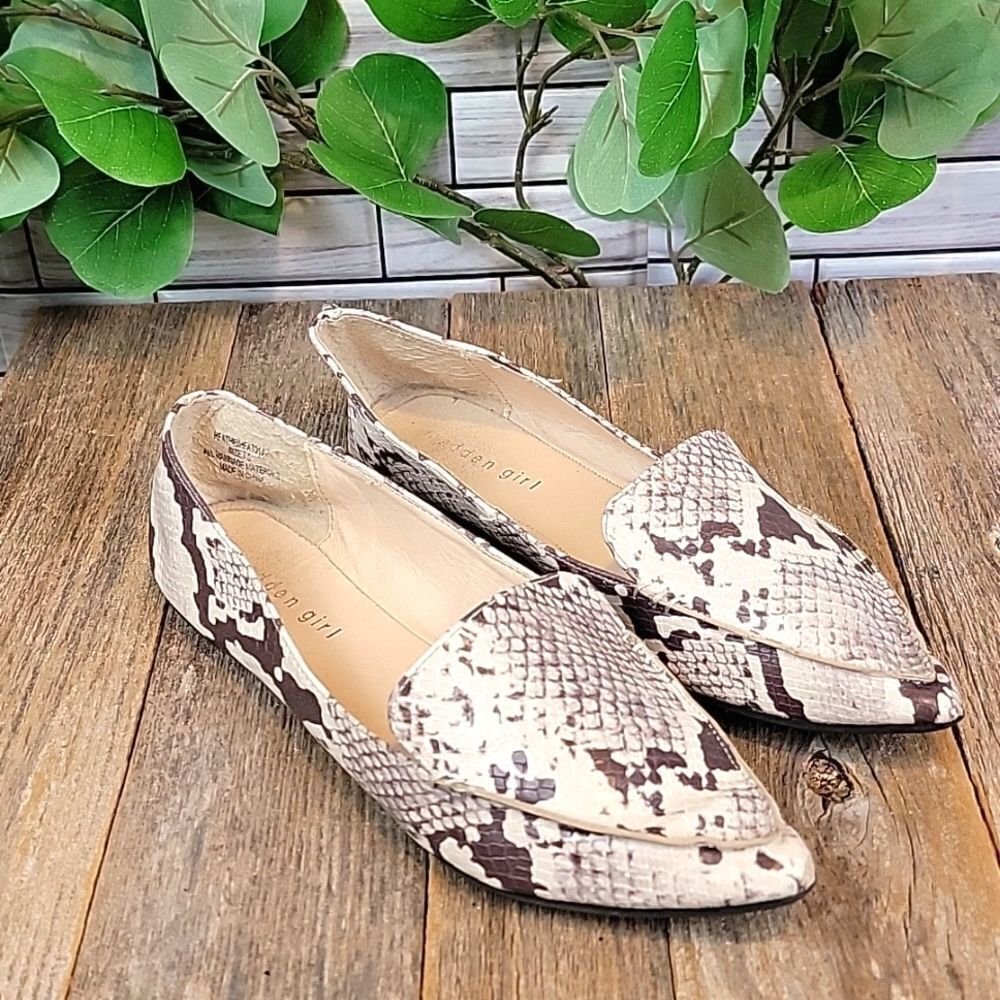 Madden girl Heather snakeskin print flats Size 7.5